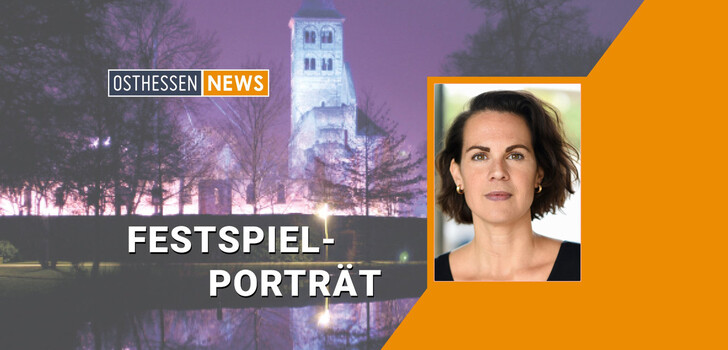 Nora Buzalka, Lears Tochter Regan auf der Festspielbühne.