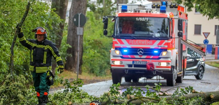 Im Juli sorgte ein starkes Gewitter für zahlreiche Einsätze. Der DWD warnt nun am Feiertag vor Sturmböen.