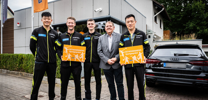 Ein illustres Quintett, von links. Fanbo Meng, Ruwen Filus, Thibaut Poret, Stefan Frauenholz und Trainer Qing Yu Meng