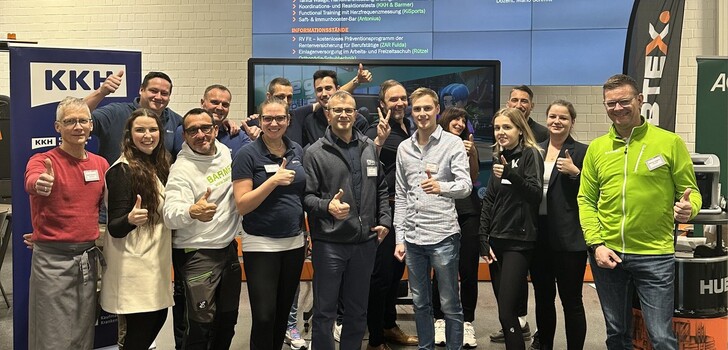 Die beteiligten Partner und die Leiterin des HUBTEX Gesundheitsmanagements Sysèl Weber empfangen die interessierten HUBTEX Mitarbeiter und Mitarbeiterinnen.