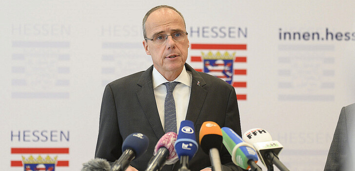 Der hessische Innenminister Peter Beuth möchte die Polizeiarbeit mit neuer Technik stärken