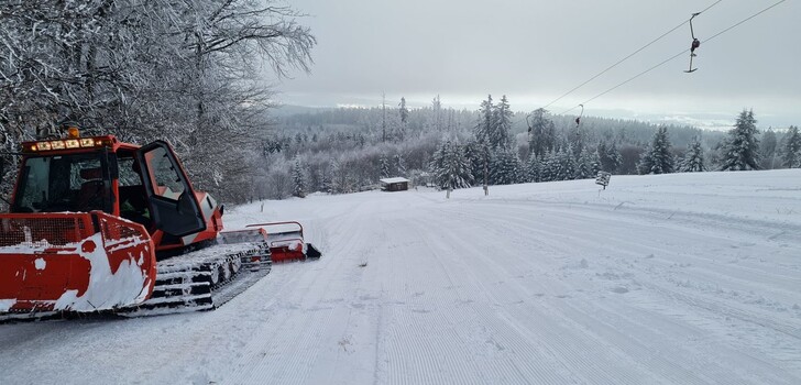 Alles ist bereit: Am Sonntag kann das Skierlebnis auf dem Hoherodskopf losgehen.