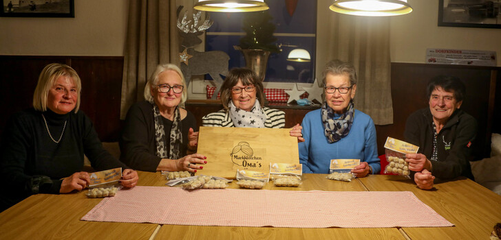 Die Omas: Anita Schneider, Roswitha Zuspann, Margit Elm, Hanni Rau, Sigrid Werner, Gertrud Ruppel