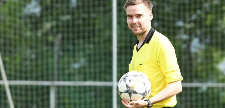 Steffen Kollmann hat sein erstes Spiel als Schiedsrichter absolviert.