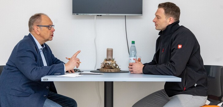 SPD-Landtagskandidat Maximilian Ziegler (rechts) im Gespräch mit O|N-Redakteur Bertram Lenz.