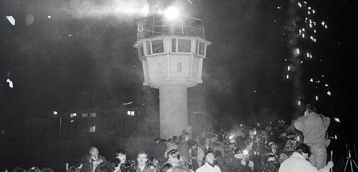 Endlich: In den Morgenstunden des 12. November 1989 öffnet sich die Grenze bei Philippsthal-Weidenhain.