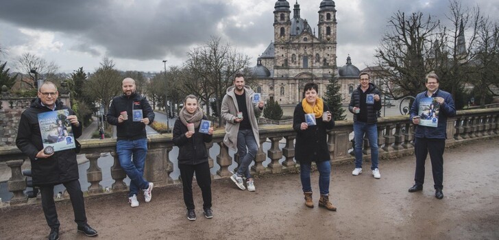 Die Initiatoren von „Fulda geht Mehrweg“ freuen sich über das Gemeinschaftsprojekt und hoffen auf weitere Mitstreiter (von links): Bürgermeister Dag Wehner, Thomas Bertz (Bäckerei Pappert), Anne Klug (Bäckerei Gerlach), Heiko Reinholz (Reinholz Kaffee), Katja Storch (Bäckerei Storch), Michael Happ (Bäckerei Happ) und Oberbürgermeister Dr. Heiko Wingenfeld.