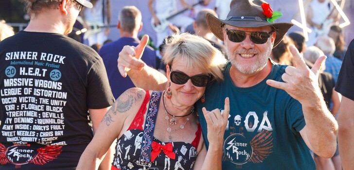Die Veranstalter Renate und Steve Iorio freuen sich, dass das Sinner Rock 2023 ein absoluter Kracher wurde.