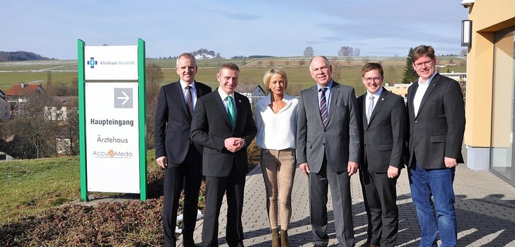 (v. links): Priv.-Doz. Dr. Thomas Menzel, Bürgermeister Dr. Steffen Korell, Simone Del Duca, Dr. Wilfried Zimmermann, Erster Kreisbeigeordneter Frederik Schmitt, Jan Garlepp