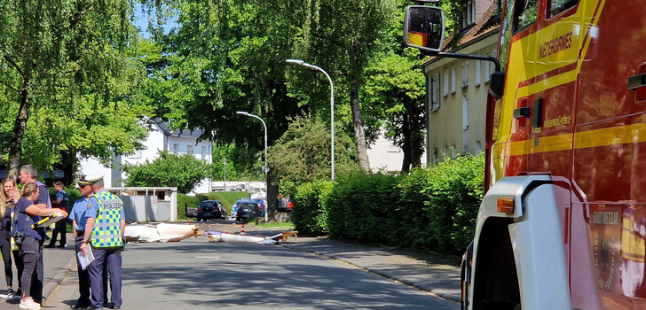 Ein Leichtflugzeug ist in der Innenstadt von Wetzlar abgestürzt.