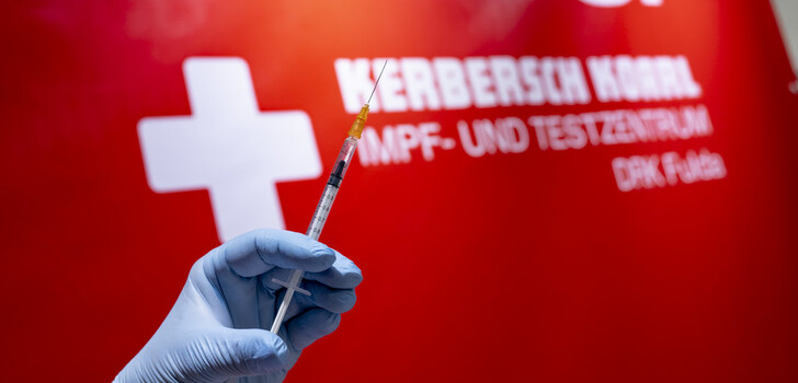 Ab dem kommenden Dienstag, den 13. September 2022 bietet das Impfzentrum des DRK Fulda im ehemaligen Kerber Gebäude Impfungen mit den angepassten Impfstoffen an.