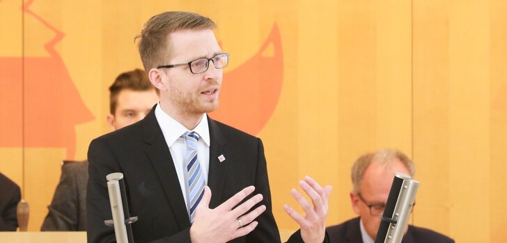Wird zukünftig nicht nur im Landtag am Rednerpult stehen, sondern auch Landtagspräsidentin Astrid Wallmann bei der Sitzungsleitung unterstützen: Michael Ruhl wurde zum Schriftführer des Hessischen Landtags gewählt