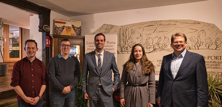 Diskutierten über die Zukunft der CDU bei der Jungen Union Osthessen: JU-Bezirksvorsitzender Lukas Kaufmann, CDU-Fraktionsvorsitzende Kevin Alles, Heiko Siemon (beide Schlitz), JU-Vize Julia Henke sowie CDU-Bezirksvorsitzender Dr. Heiko Wingenfeld (von links)