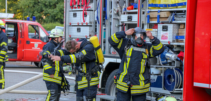 Frauen, Männer sowie eine gute Technik und Fahrzeuge benötigen insbesondere auch die Feuerwehren