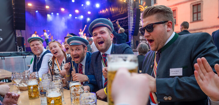 Die jungen und älteren Verbindungsmitglieder, die aus der ganzen Bundesrepublik und zum Teil auch aus dem Ausland anreisen, erwartet ein abwechslungsreiches Programm in Fulda.