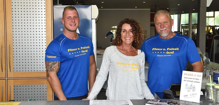 Die Fitness- und Freizeitinsel ist ein echter Familienbetrieb: v.l.n.r.: Julian, Simone und Andreas Hartmann