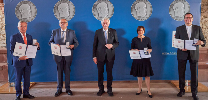 Von links: Andreas von Schoeler, Norbert Kartmann, Ministerpräsident Volker Bouffier, Minka Pradelski und Prof. Dr. Martin Hein