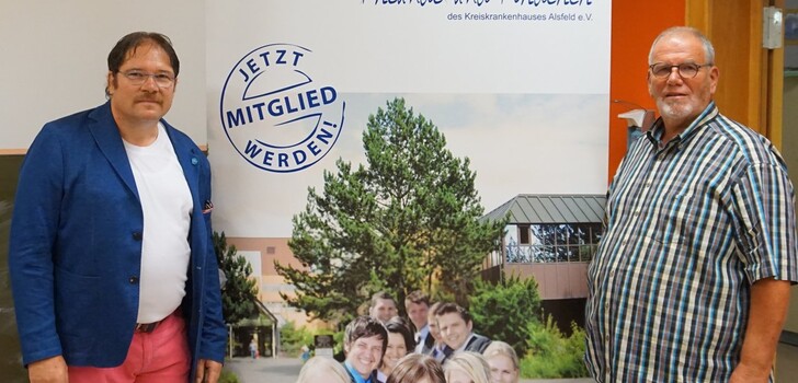 Dr. André Schneider (von links), Leitender Oberarzt und Sektionsleiter der Gefäßchirurgie am Kreiskrankenhaus des Vogelsbergkreises in Alsfeld (KKA), führte gemeinsam mit Eckhard Hermann, Beisitzer im Vorstand des Fördervereins, durch den Abend.