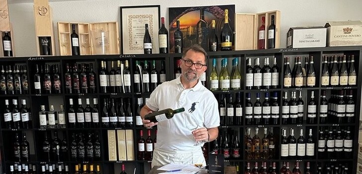 Sabato ha aperto le porte la nuova gastronomia italiana “Zera Vino Italia”.