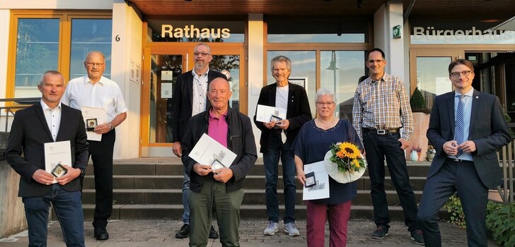 Von links: Michael Tegl, Peter Heimroth, Udo Möller, Alfred Ruppel, Wolfgang Schmitt, Christiane Leister, Vorsitzender der Gemeindevertretung Dr. Axel Schreiber und Bürgermeister Timo Lübeck. Es fehlt Renate Frauenfelder.