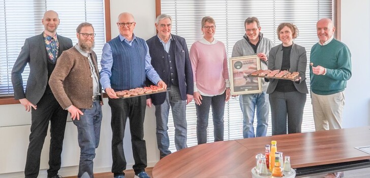 ereinsgründung Rhöner Biosphären-Schinken: v.l.n.r. Johannes Metz, Christian Wenzel, Richard Klein-henz, Matthias Weller, Silvia Kleinhenz, Thomas König, Julia Rösch und Thomas Habermann.