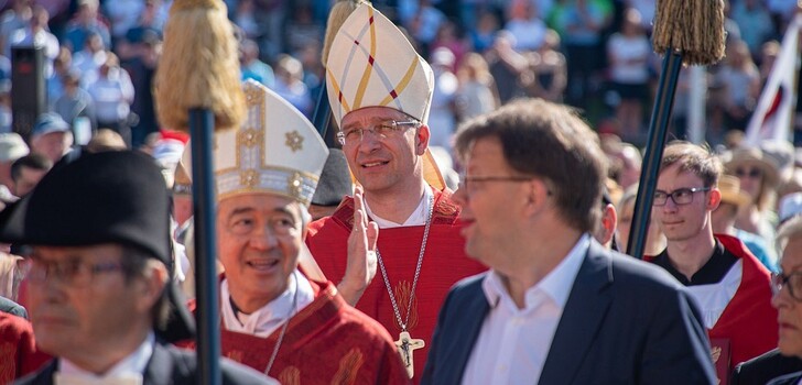Nach den Corona-Einschränkungen der Vorjahre ist nun wieder ein großes Bonifatiusfest auf dem Domplatz wie auf diesem Bild aus dem Jahr 2019 möglich.