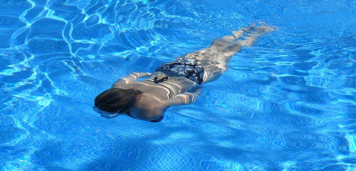 Aufgrund von Dacharbeiten der Hallenbaddecke bleibt das Schwimmbad für zwei Wochen lang erst einmal geschlossen.