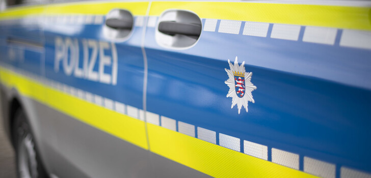 Bitte warnen Sie auch Ihre Angehörigen oder betagte Nachbarn vor diesen aktuell laufenden Betrugsversuchen am Telefon.