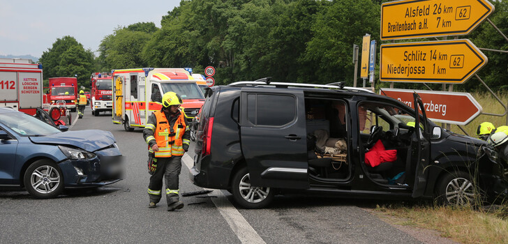 Schwerer Unfall am Mittwochnachmittag auf der Bundesstraße B 62 bei Niederaula