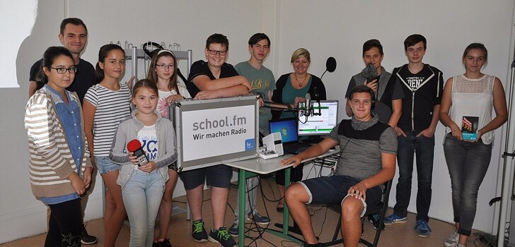 Das KAS-Radio-Team (v. l.): Karima Dabbaj, Stefan Metzler, Alana Tuaev, Juliana Marquez Eis, Lukas Franz, Tizian Büttner, Franziska Klemm, Leon Lechfellner, Nicolas Wroblewski, Nils Büto und Lilly Jensch.