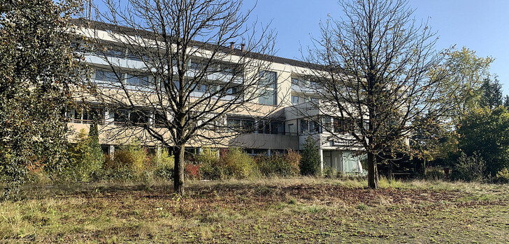 Heruntergekommen, veraltet, brach gelegen: Seit 2016 überlässt der chinesische Betreiber das Landhotel sich selbst.