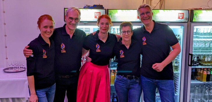 Als Aushilfen beim Catering der Bad Hersfelder Festspiele arbeiteten am Freitagabend Vertreter:innen der Kirche mit